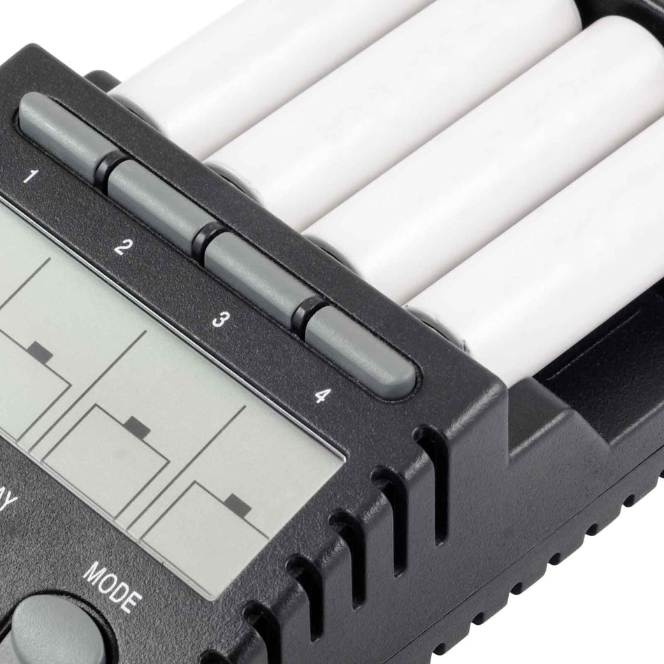 Intelligent accumulator battery charger with AA batteries